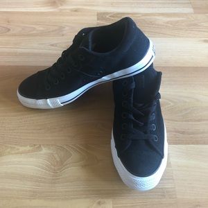 NWT Converse Chuck Taylor Madison women's sneaker